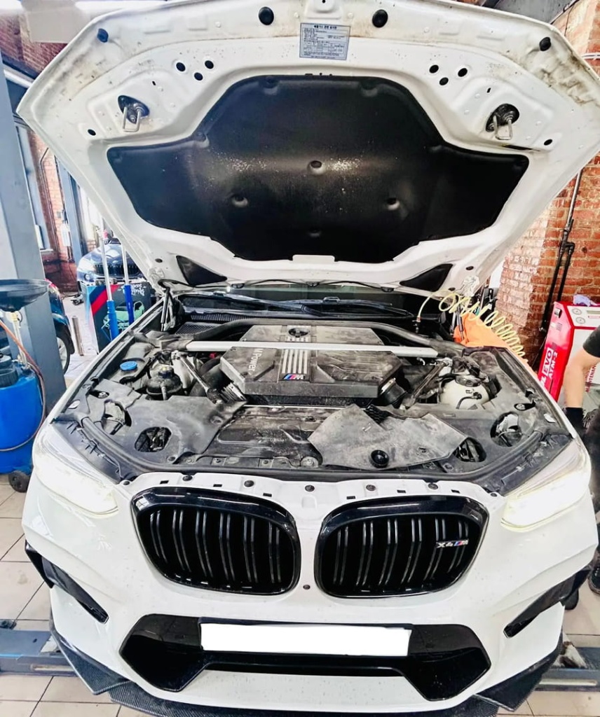 Снимаем радиатор BMW X4 G02 Снимаем радиатор BMW X4 G02