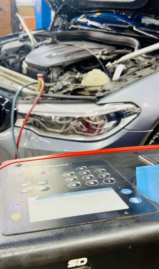 Обслуживание и проверка радиатора на BMW 5